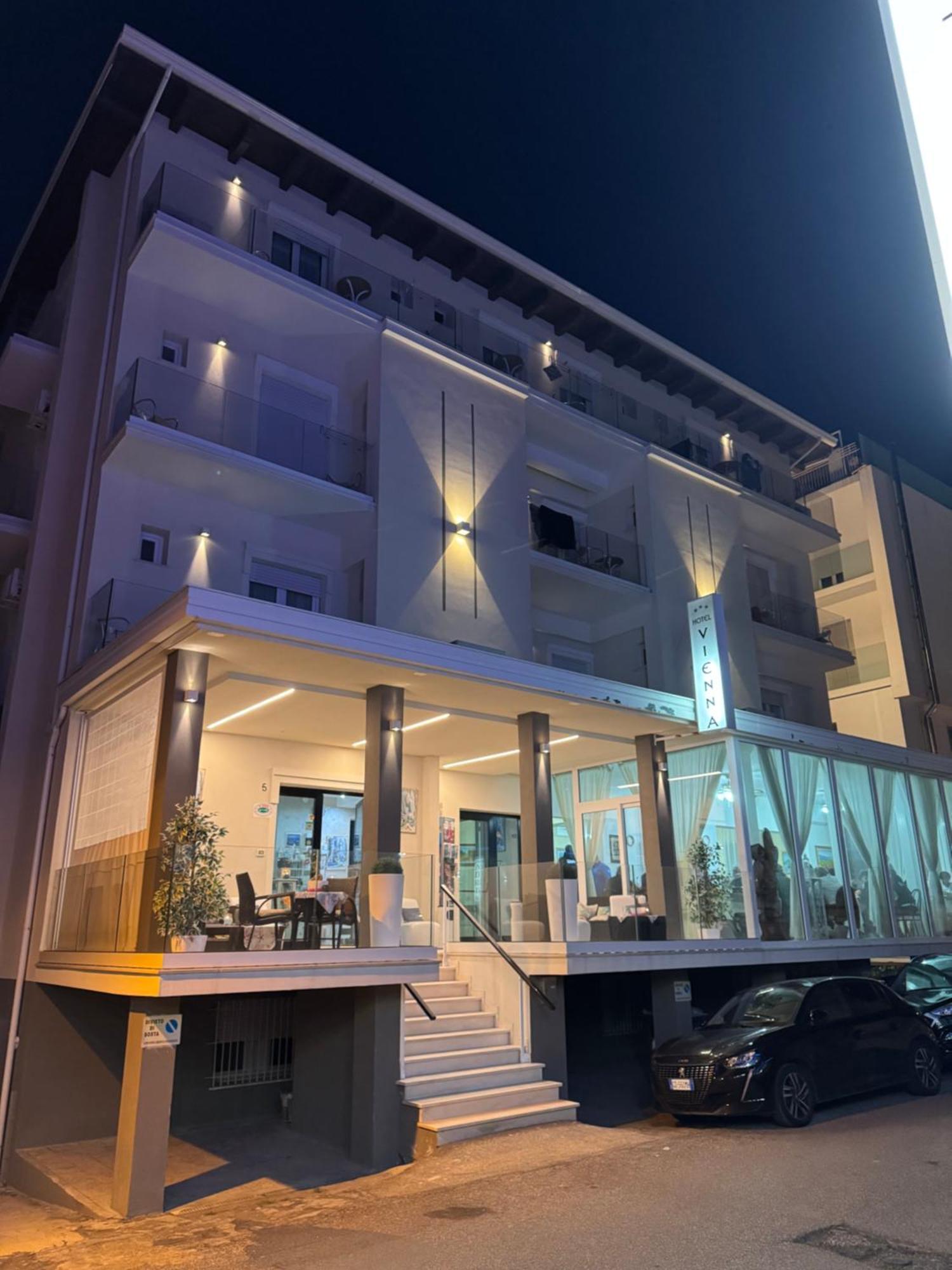 Hotel Vienna Rivazzurra Rimini Exterior foto
